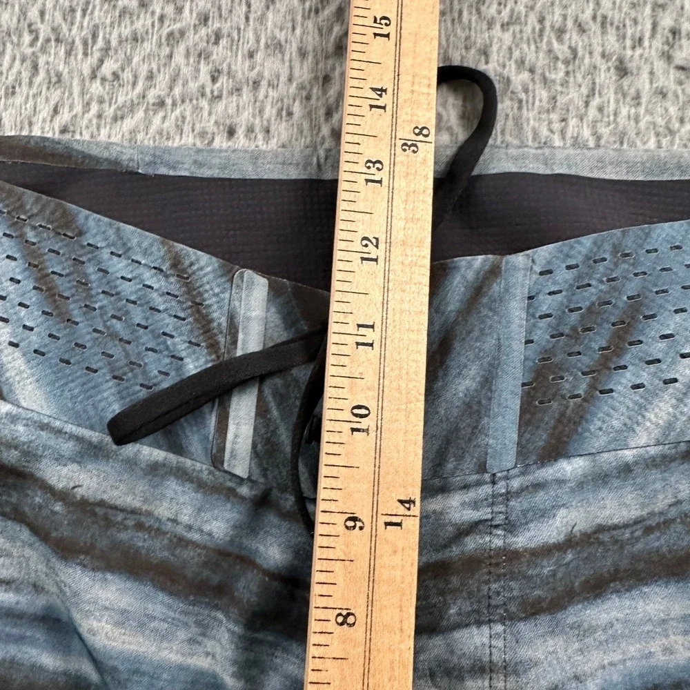 Lululemon Men's Current State Board‎ Shorts Size 31 Striped Swim Trunks
